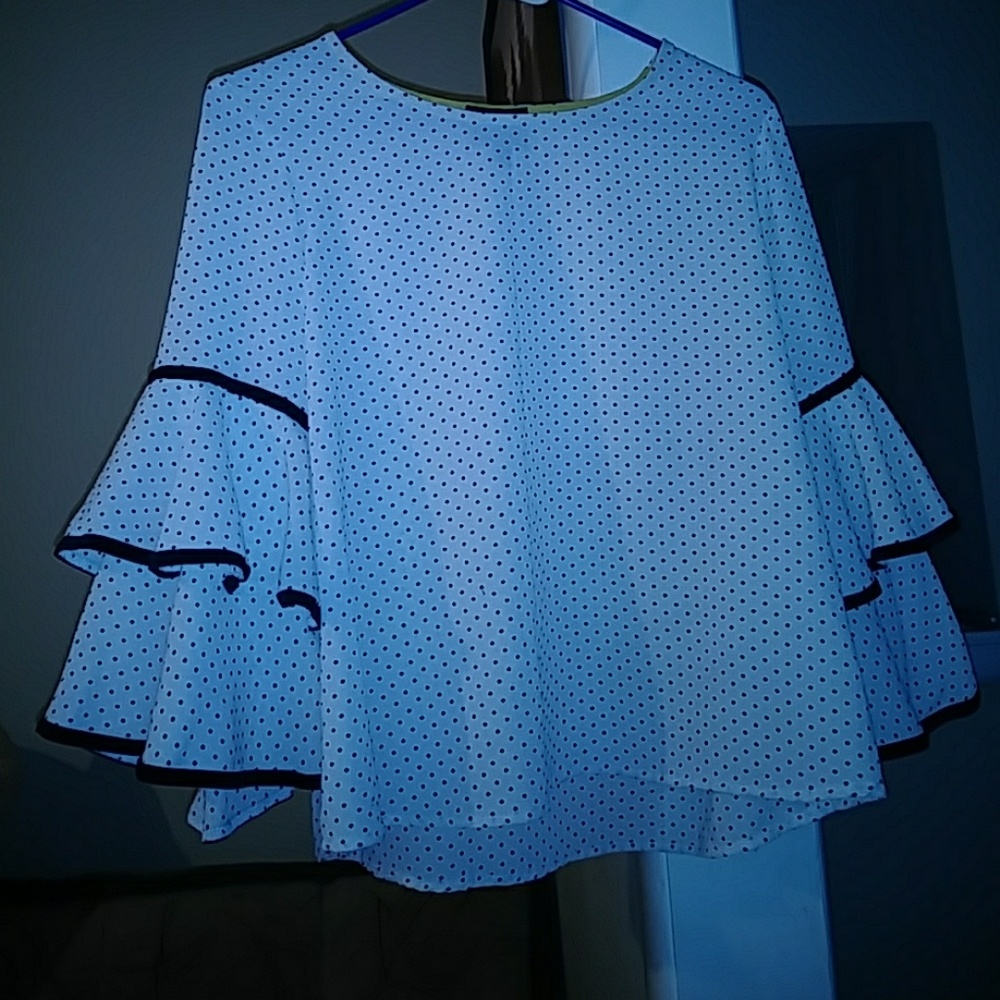 🎈#69 W5 Polka dots blouse with flare sleeves. Size: Medium (M)